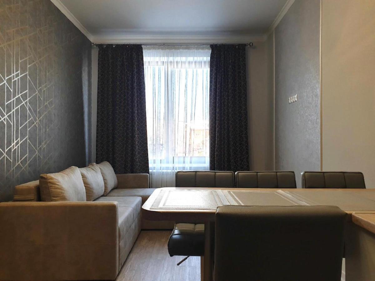 Apartment Sweethome 1 Free Parking Ужгород Экстерьер фото